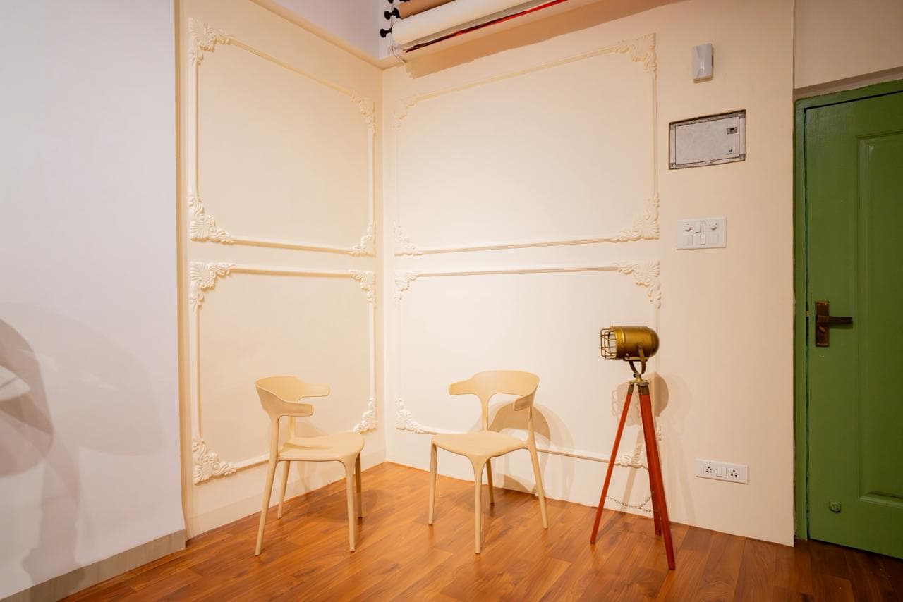 Royal Frame Wall